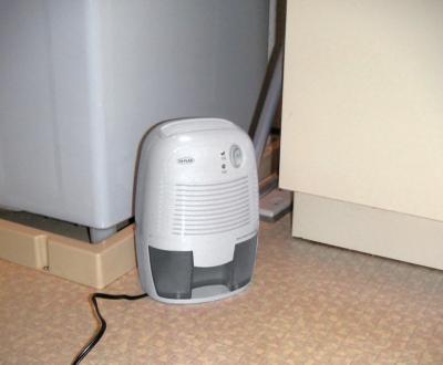 �~�j������